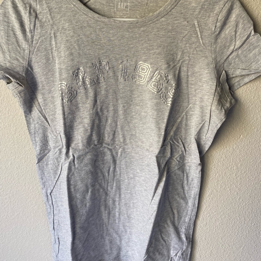 Gap grey shirt